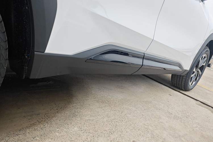 Used Geely Auto FX11 2025 4th Generation 1.5TD DCT – The Start Right Side Sill
