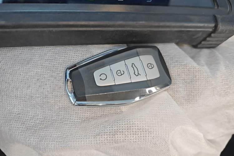 Used Geely Auto FX11 2025 4th Generation 1.5TD DCT – The Start Vehicle Key