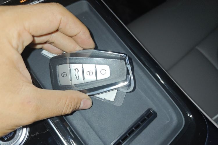 Used Geely Auto FX11 2025 4th Generation 2.0TD DCT—Passion Vehicle Key