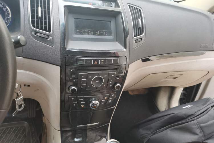 Used Geely Auto GC7 2012 1.8L Manual Elite Model Audio And AC Panel