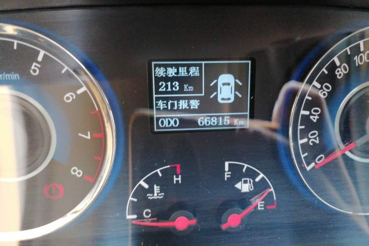 Used Geely Auto GC7 2012 1.5L Manual Luxury Version Odometer Close Up