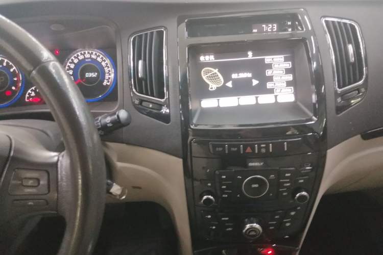 Used Geely Auto GC7 2012 1.8L Automatic Luxury Model Audio And AC Panel