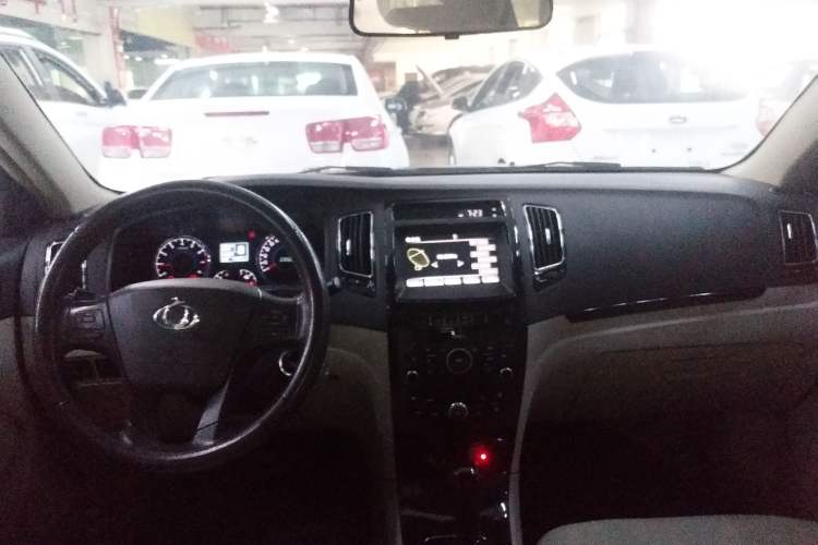Used Geely Auto GC7 2012 1.8L Automatic Luxury Model Center Console