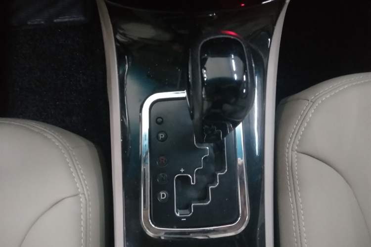 Used Geely Auto GC7 2012 1.8L Automatic Luxury Model Gear Lever
