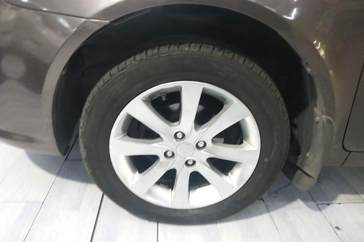 Used Geely Auto GC7 2012 1.8L Automatic Luxury Model Left Front Wheel Hub