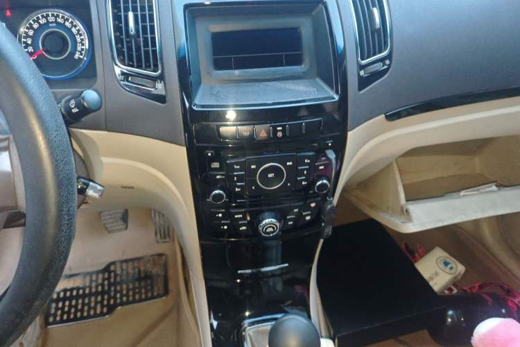 Used Geely Auto GC7 2013 1.5L Manual Comfort Model Audio And AC Panel