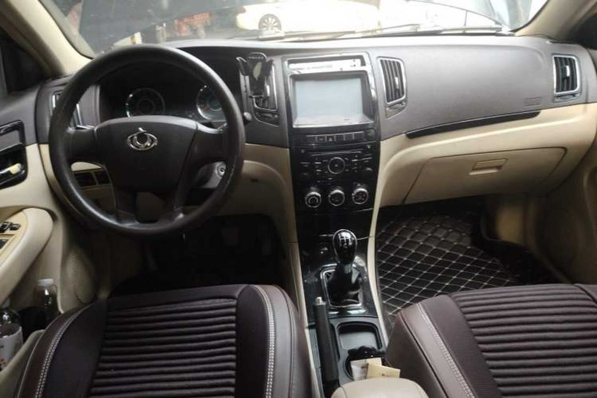 Used Geely Auto GC7 2013 1.5L Manual Comfort Model Center Console