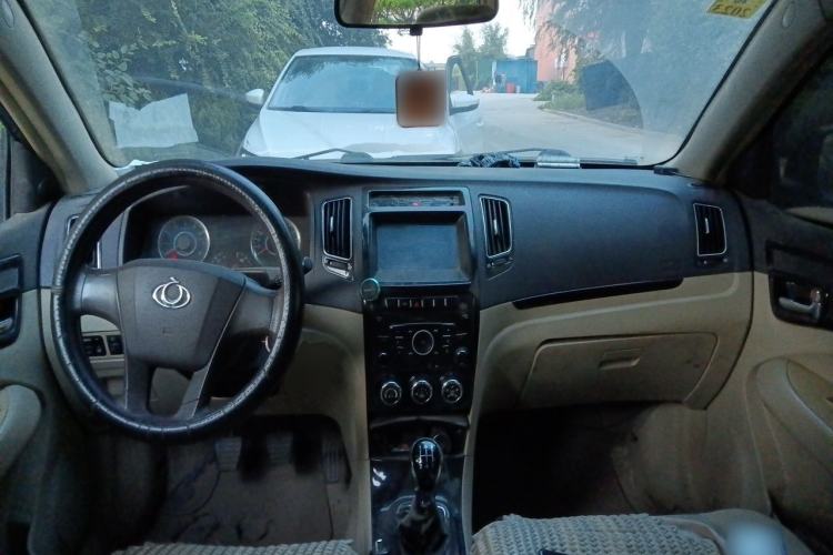 Used Geely Auto GC7 2013 1.5L Manual Comfort Model Center Console