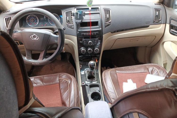 Used Geely Auto GC7 2013 1.5L Manual Comfort Model Center Console