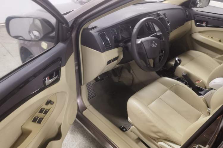 Used Geely Auto GC7 2013 1.5L Manual Luxury Model Interior 3