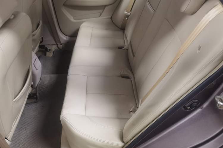 Used Geely Auto GC7 2013 1.5L Manual Luxury Model Interior 4