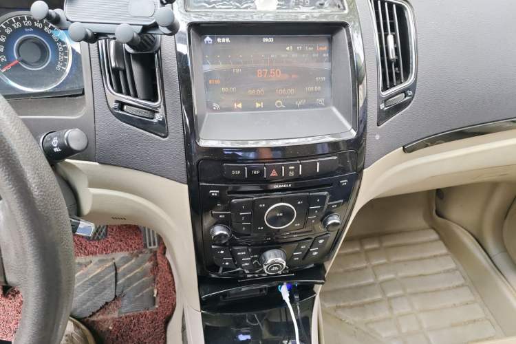 Used Geely Auto GC7 2013 1.5L Manual Luxury Model Audio And AC Panel