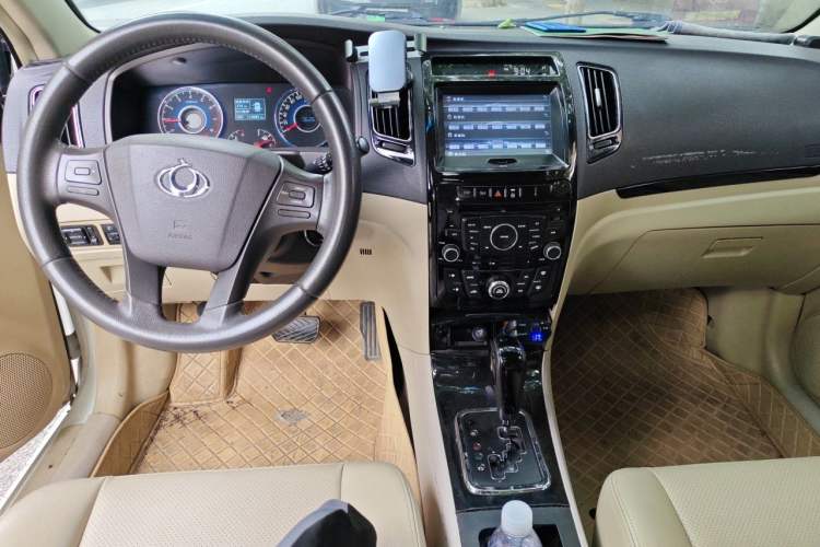 Used Geely Auto GC7 2013 1.8L Automatic Prestige Model Center Console