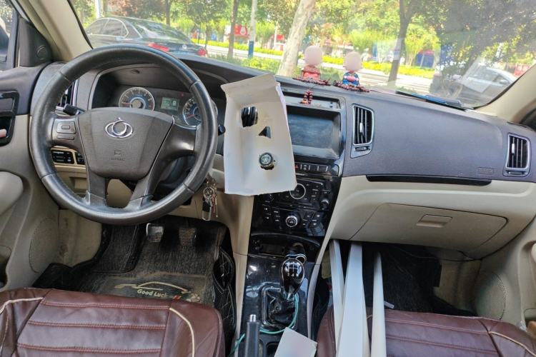 Used Geely Auto GC7 2013 1.5L Manual Luxury Model Center Console