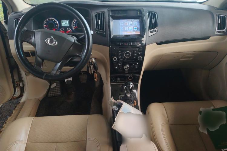Used Geely Auto GC7 2013 1.5L Manual Luxury Model Center Console