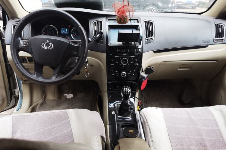 Used Geely Auto GC7 2013 1.5L Manual Luxury Model Center Console
