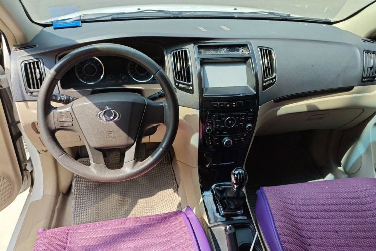 Used Geely Auto GC7 2013 1.5L Manual Luxury Model Center Console