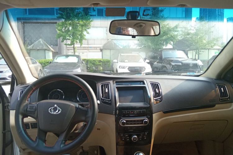 Used Geely Auto GC7 2013 1.5L Manual Luxury Model Center Console