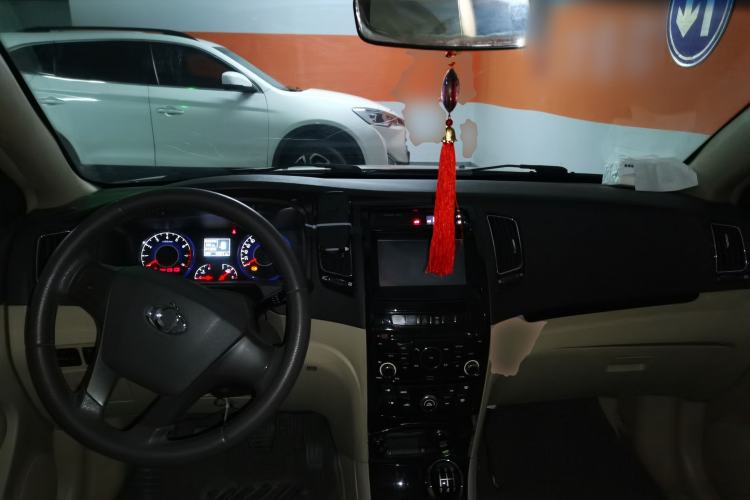 Used Geely Auto GC7 2013 1.5L Manual Luxury Model Center Console