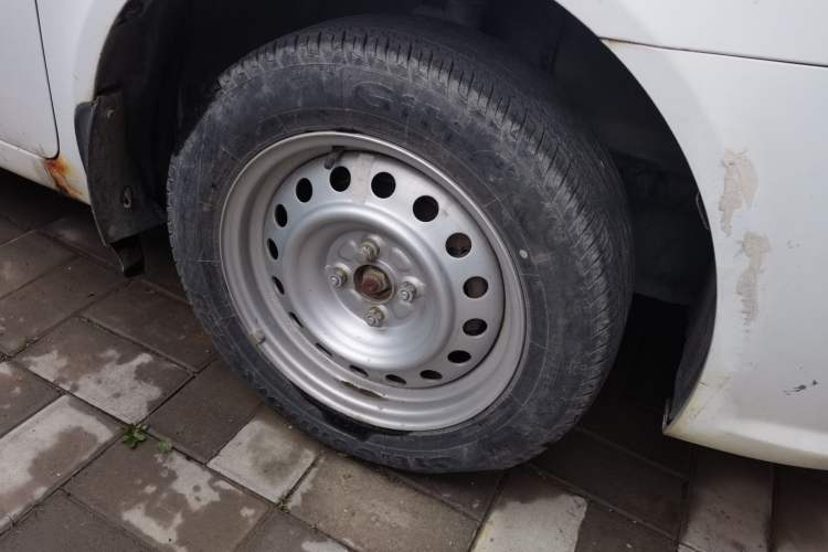 Used Geely Auto GC7 2013 1.5L Manual Luxury Model Right Front Wheel Hub