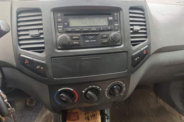Used Geely Auto Golden Eagle 2008 1.5L Manual Comfort Version Audio And AC Panel