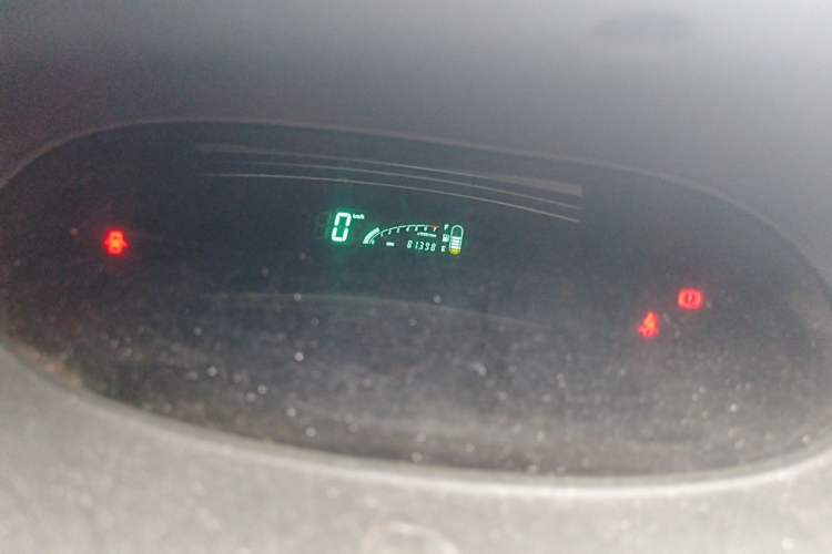 Used Geely Auto Golden Eagle 2010 Cross 1.5L Manual Standard Model Odometer Close Up