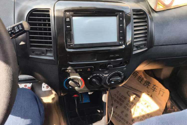 Used Geely Auto Golden Eagle 2011 Cross 1.5L Manual Standard VVT Audio And AC Panel