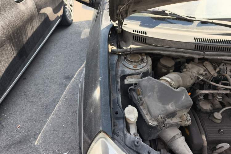Used Geely Auto Golden Eagle 2011 Cross 1.5L Manual Standard VVT Engine Bay Right