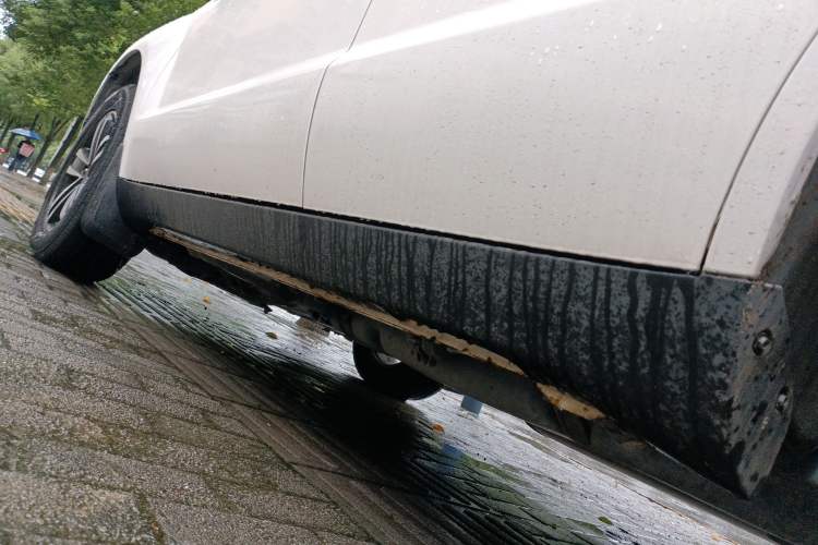 Used Geely Auto GX7 2015 Sports Edition 2.0L Automatic Prestige Model Left Side Sill
