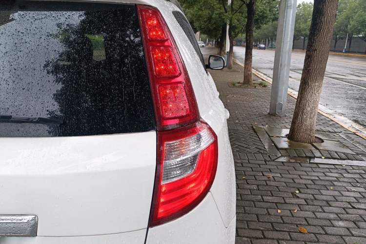 Used Geely Auto GX7 2015 Sports Edition 2.0L Automatic Prestige Model Right Rear Taillight