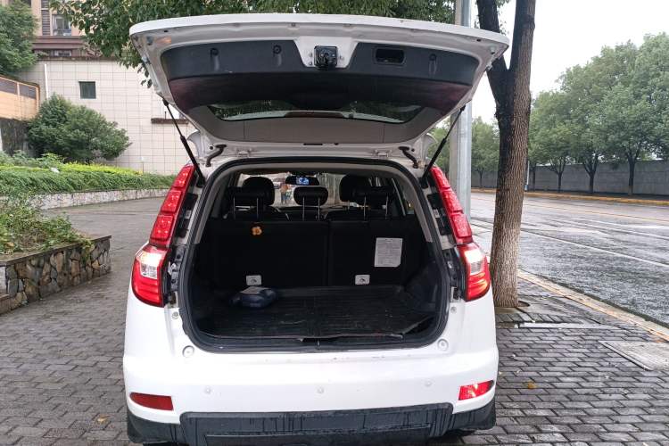 Used Geely Auto GX7 2015 Sports Edition 2.0L Automatic Prestige Model Trunk