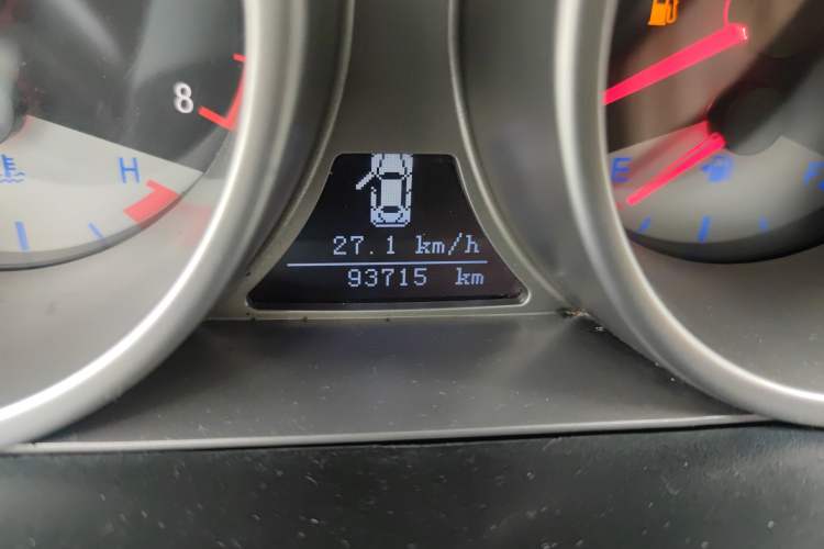 Used Geely Auto GX7 2012 1.8L Manual Executive Edition Odometer Close Up