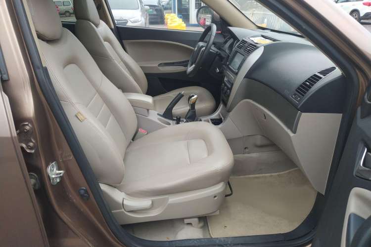 Used Geely Auto GX7 2012 1.8L Manual Executive Edition Interior 10