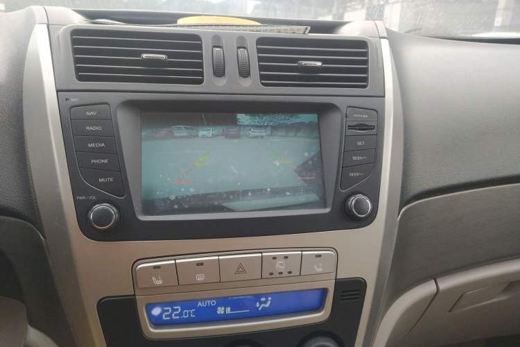 Used Geely Auto GX7 2012 1.8L Manual Executive Edition Interior 12