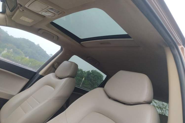Used Geely Auto GX7 2012 1.8L Manual Executive Edition Interior 3