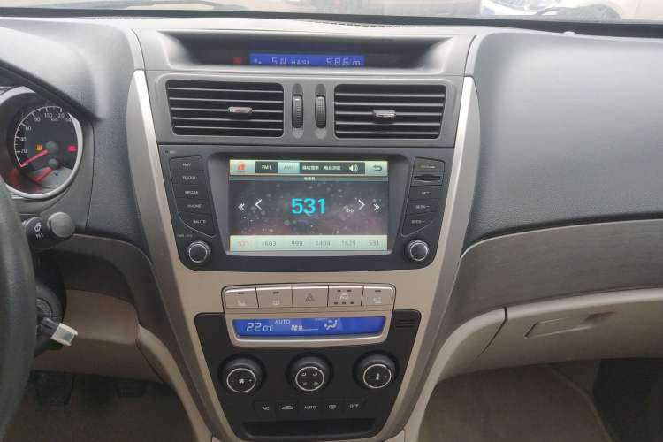 Used Geely Auto GX7 2012 1.8L Manual Executive Edition Interior 7