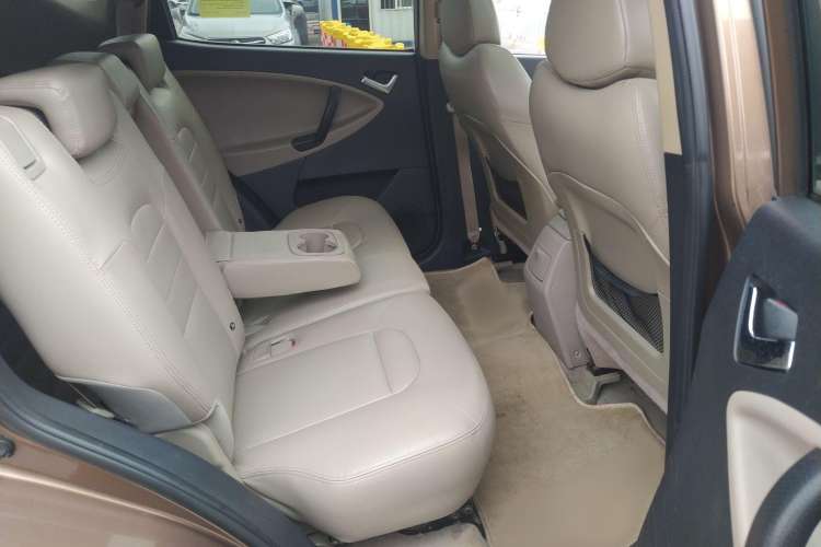 Used Geely Auto GX7 2012 1.8L Manual Executive Edition Interior 9