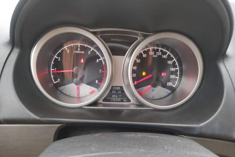Used Geely Auto GX7 2012 1.8L Manual Executive Edition Odometer Close Up