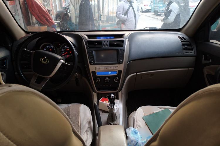 Used Geely Auto GX7 2012 1.8L Manual Elite Model Center Console