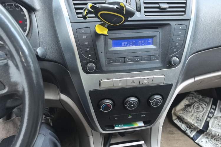 Used Geely Auto GX7 2012 2.0L Manual Comfort Version Audio And AC Panel