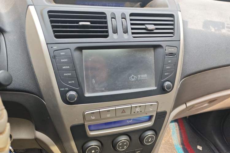 Used Geely Auto GX7 2012 1.8L Manual Executive Edition Audio And AC Panel