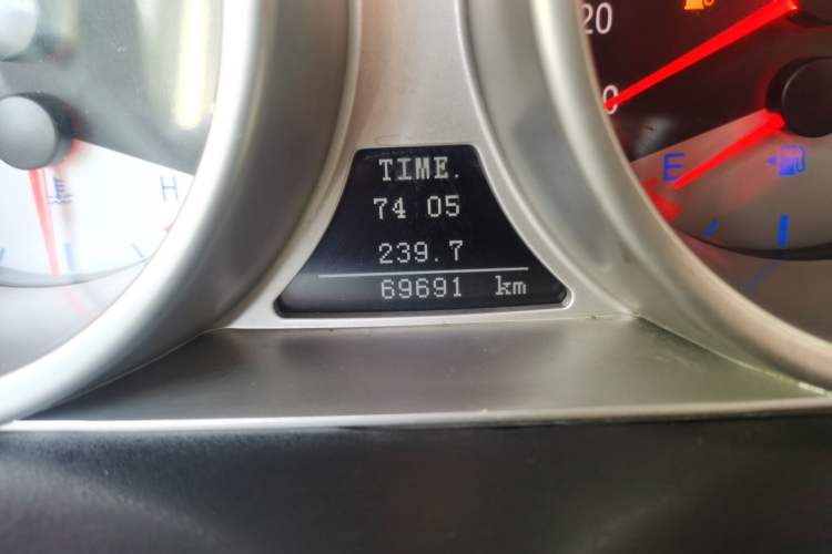 Used Geely Auto GX7 2012 1.8L Manual Elite Model Odometer Close Up