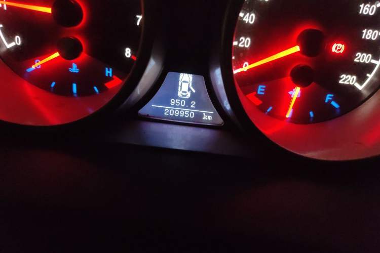 Used Geely Auto GX7 2012 1.8L Manual Elite Model Odometer Close Up