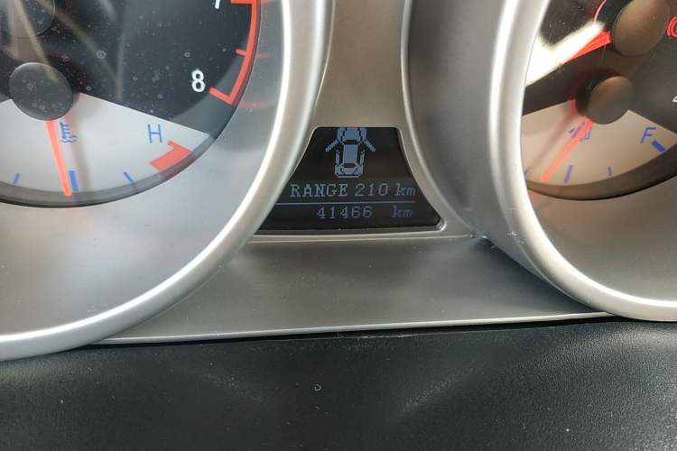 Used Geely Auto GX7 2012 1.8L Manual Elite Model Odometer Close Up