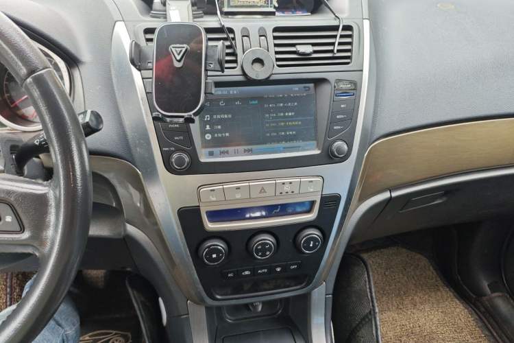 Used Geely Auto GX7 2013 1.8L Manual Luxury Model Audio And AC Panel