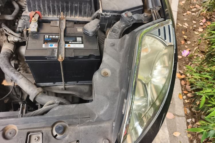 Used Geely Auto GX7 2013 2.0L Automatic Prestige Edition Engine Bay Left