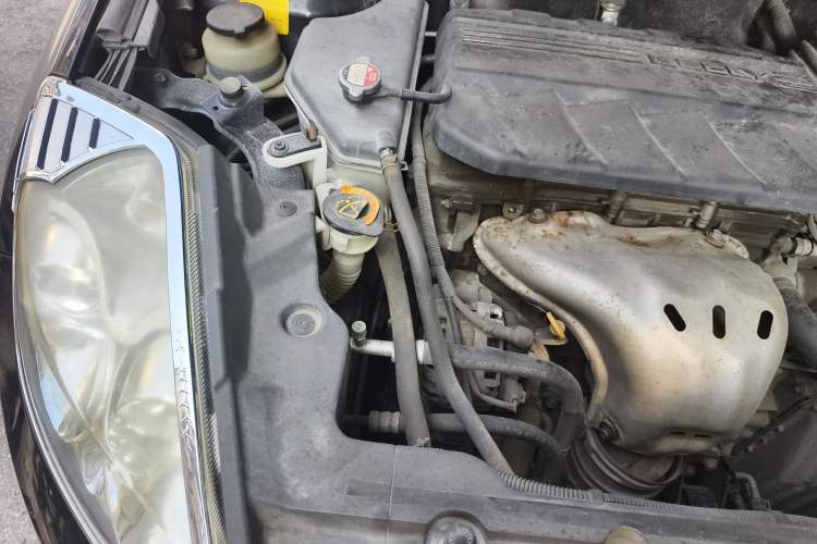 Used Geely Auto GX7 2013 2.0L Automatic Prestige Edition Engine Bay Right