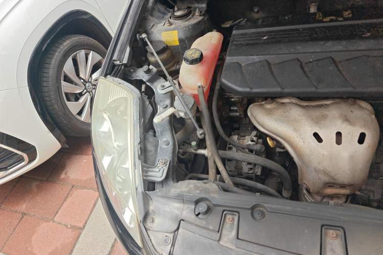 Used Geely Auto GX7 2013 2.4L Automatic Prestige Edition Engine Bay Right