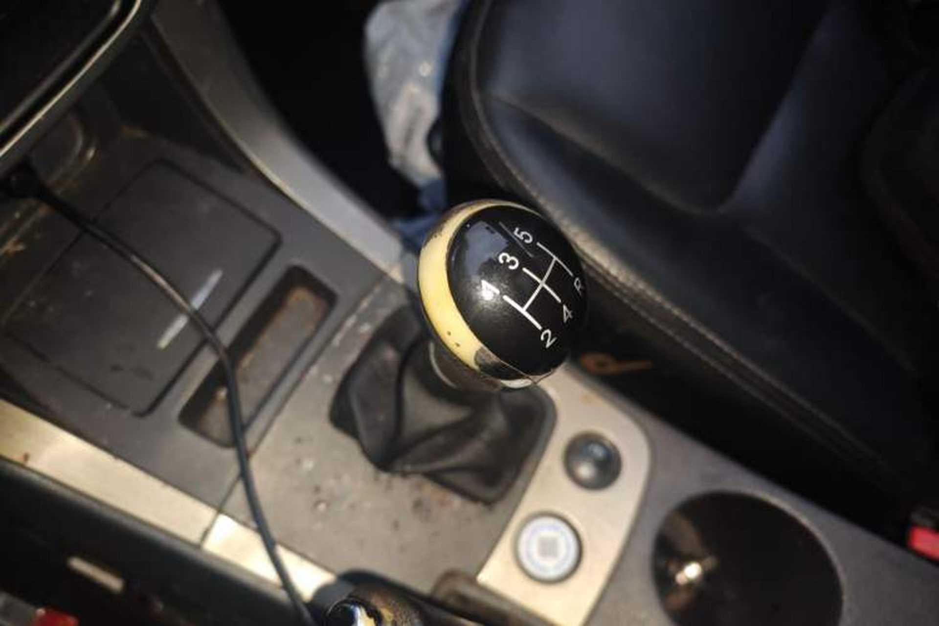 Used Geely Auto GX7 2013 1.8L Manual Elite Model Gear Lever