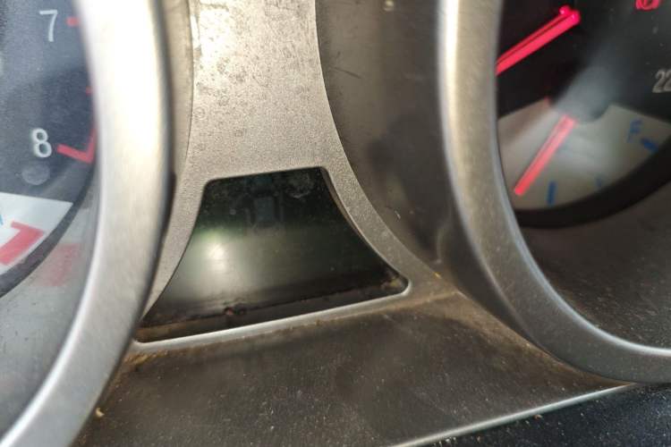 Used Geely Auto GX7 2013 1.8L Manual Luxury Model Odometer Close Up